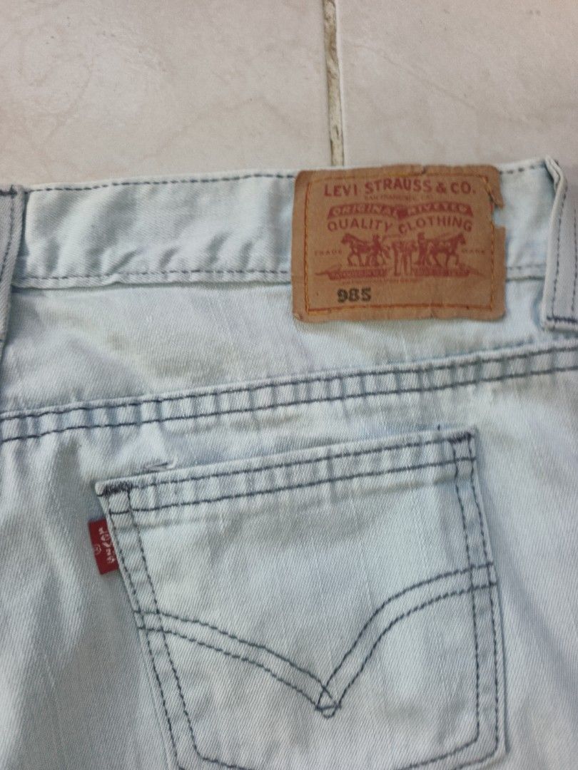 Y2k Levi's 985 Bootcut (Category: Jeans) located in Malita. Submitted by ronnyboi (Listing ID 1452116810, Image 2). Description: Y2k Levi's 985 Bootcut ‎W:30-32 L:41.5 T:12 H:10 ‎Condition: 8/10 ‎Mine: 700.