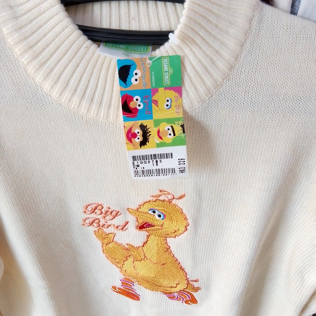 Y2k Sesame Street Knitted 2001 (Category: Coats, Jackets and Outerwear) located in Manila. Submitted by arn_thrifts (Listing ID 1452131871, Image 2). Description: Y2k Sesame Street Knitted 2001 Like New With Hang Tag 2500+Sf Dimes 19x24 M.