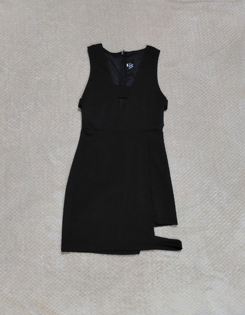 YK2 Black Mini Dress with Leg Slit (Category: Dresses) located in Manila. Submitted by niknacks_ (Listing ID 1452250185, Image 1). Description: 🛍 INFO: - black bodycon mini dress - y2k baddie, clubwear - size xs - length: 29 in. - waist: 23-24 in. - rfs: declutter / not my size 📦 MOP & MOD: - transfer through QR InstaPay (GCash, Maya, etc) - payment first, no return / refund - lalamove or j&t (booked by seller, shipping fee paid by buyer) - shi
