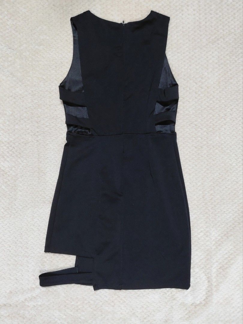 YK2 Black Mini Dress with Leg Slit (Category: Dresses) located in Manila. Submitted by niknacks_ (Listing ID 1452250185, Image 2). Description: 🛍 INFO: - black bodycon mini dress - y2k baddie, clubwear - size xs - length: 29 in. - waist: 23-24 in. - rfs: declutter / not my size 📦 MOP & MOD: - transfer through QR InstaPay (GCash, Maya, etc) - payment first, no return / refund - lalamove or j&t (booked by seller, shipping fee paid by buyer) - shi