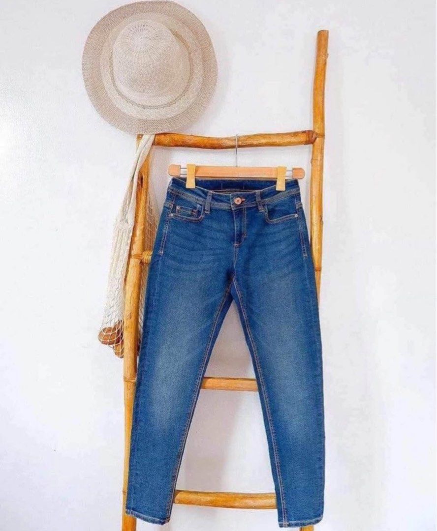 Zara Basic Denim Pants (Category: Jeans) located in Manila. Submitted by angela_declutters (Listing ID 1452105564, Image 1). Description: - original price: 2300 - size 27-28 - brand new manila loc.