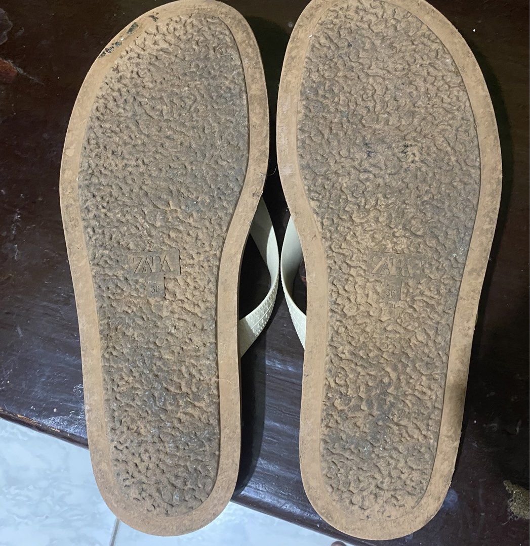 Zara Sandals Size 36 (Category: Flats & Sandals) located in Dasmarinas. Submitted by mar000ooon (Listing ID 1452224034, Image 2). Description: ‼️LAST PRICE POSTED‼️ - Zara Flip Flops - Color: White /Beige - Size: 36 - Features woven textured straps - Easy slip-on and off design -No return, No exchange -sf shouldered by the buyer - MOP— Maya ⚠️No Lowballers pls.