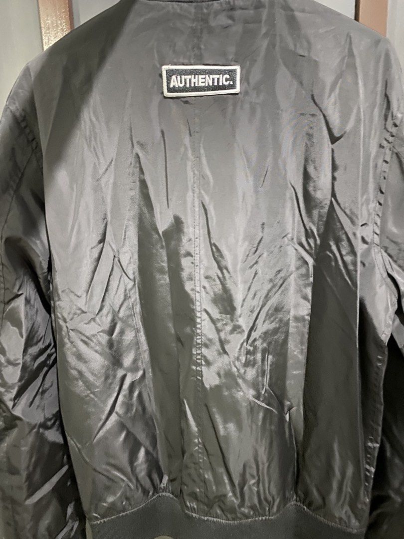 Zara Man Black Bomber Jacket with Patches (Category: Coats, Jackets and Outerwear) located in Makati City. Submitted by dripfitsmanila (Listing ID 1452242055, Image 2). Description: - Zara Man Black Bomber Jacket - Size: Medium (M) - Unique patches on front and sleeve - Contrasting red lining inside - Ideal for casual outfits.