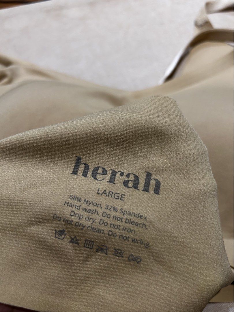 2 PCS Herah Beige Wireless Comfort Bra - Size Large (Category: Undergarments & Loungewear) located in Manila. Submitted by katgarciamnl (Listing ID 1452327907, Image 1). Description: - Herah Wireless Bra - Color: Beige - Size: Large - Material: 68% Nylon, 32% Spandex - Features: Offers comfort and support - Ideal for: Everyday wear - Care Instructions: Hand wash, do not bleach, drip dry, do not iron, do not wring.