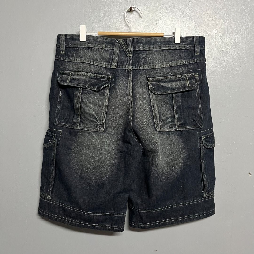 6 Pocket Jorts (Category: Jeans) located in Manila. Submitted by yyyyyyves (Listing ID 1452407188, Image 2). Description: 6 Pocket Jorts Fits Large W- 37 L- 23.