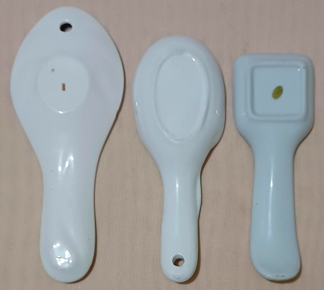 🥘 Ceramic Spoon Rest Set — 3 Pcs 🥘 (Category: Cookware & Accessories) located in Quezon City. Submitted by wjmae (Listing ID 1452328238, Image 2). Description: ✨ Item Details - 📦 Set Includes: 3 assorted ceramic spoon rests — each with unique design ​ - 🌴 Florida Palm Tree: Hand-painted tropical palm tree with "FLORIDA" lettering — approx. 9.5" tall ​ - 🌷 Red Tulips: Raised 3D tulip design with golden textured background — approx. 8.5" tall 