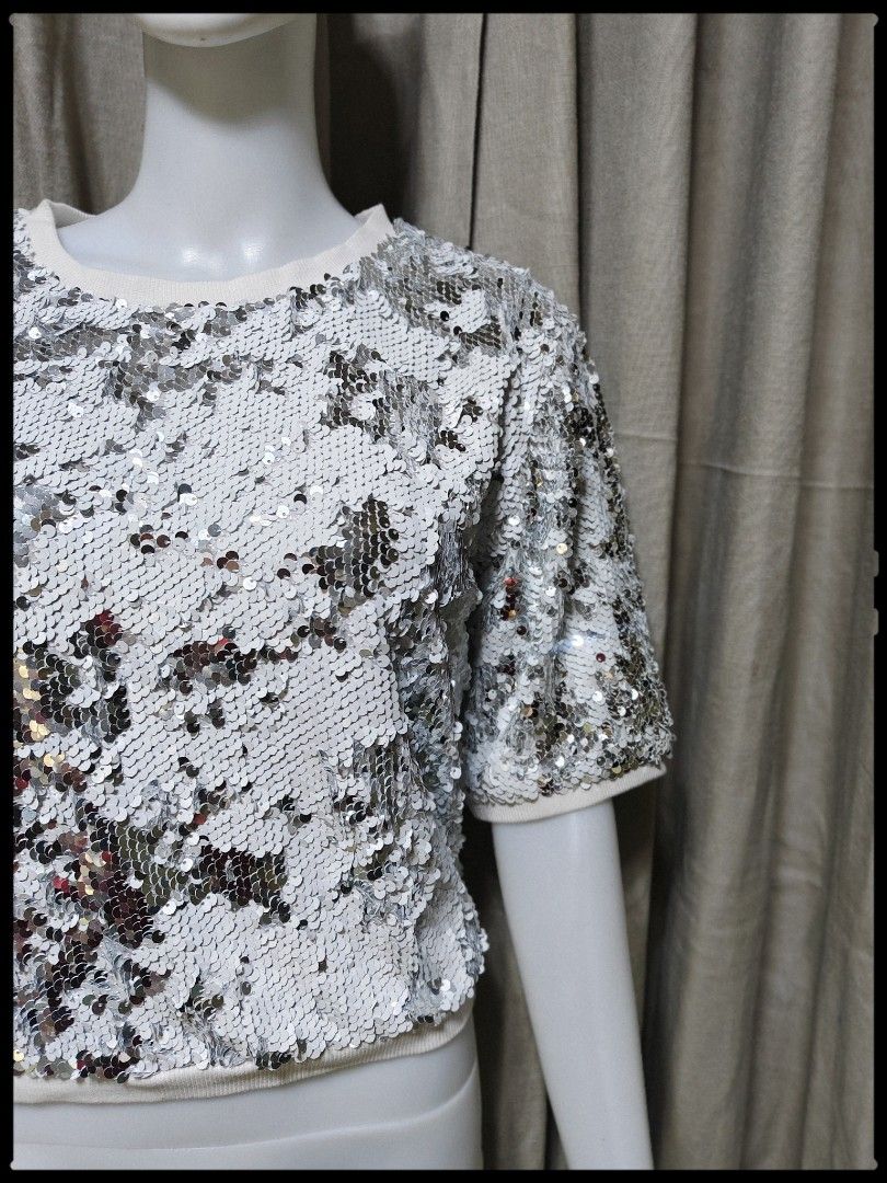 ✨ Sparkly Silver Sequin Crop Top - Perfect for Parties! ✨ Medium (Category: Coats, Jackets and Outerwear) located in Baguio. Submitted by pisces_beattidue23 (Listing ID 1452411101, Image 2). Description: ✨ Sparkly Silver Sequin Crop Top - Perfect for Parties! ✨ Medium.