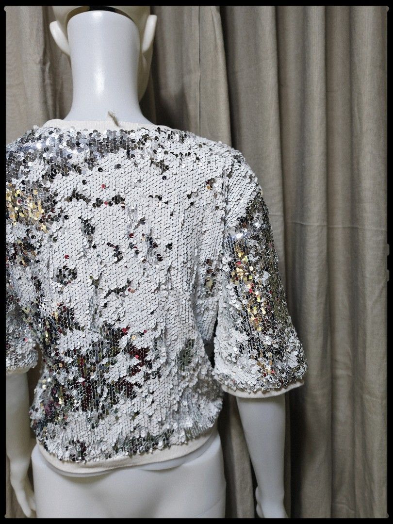 ✨ Sparkly Silver Sequin Crop Top - Perfect for Parties! ✨ Medium (Category: Coats, Jackets and Outerwear) located in Baguio. Submitted by pisces_beattidue23 (Listing ID 1452411101, Image 3). Description: ✨ Sparkly Silver Sequin Crop Top - Perfect for Parties! ✨ Medium.