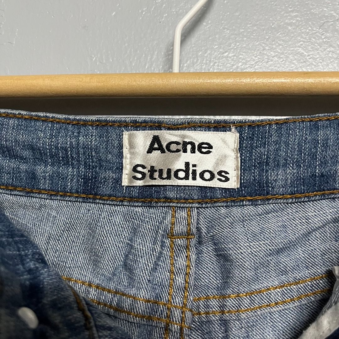 Acne Studios Bermuda Tokong (Category: Jeans) located in Manila. Submitted by yyyyyyves (Listing ID 1452407979, Image 2). Description: Acne Studios Bermuda Tokong W-30 L- 19 great condition, need wash only.