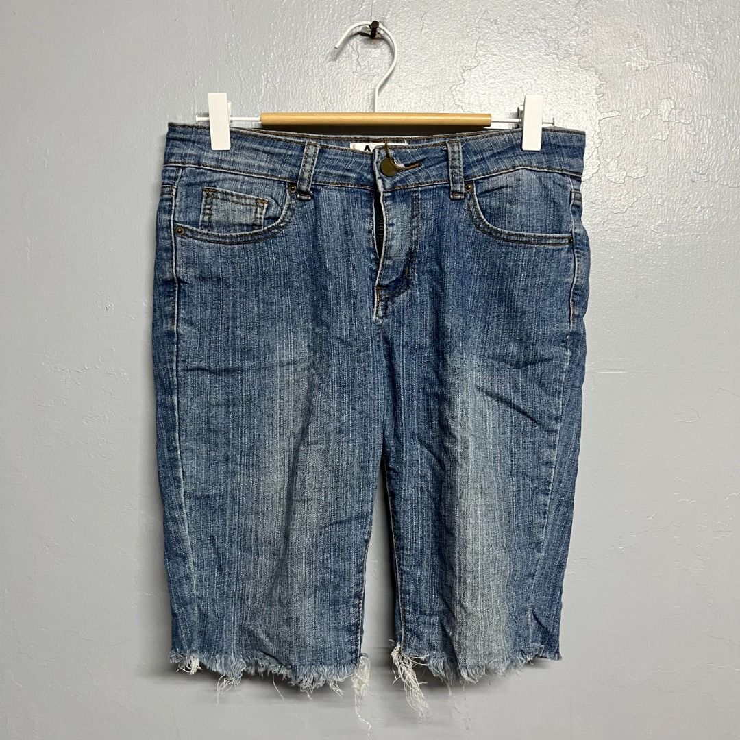 Acne Studios Bermuda Tokong (Category: Jeans) located in Manila. Submitted by yyyyyyves (Listing ID 1452407979, Image 1). Description: Acne Studios Bermuda Tokong W-30 L- 19 great condition, need wash only.