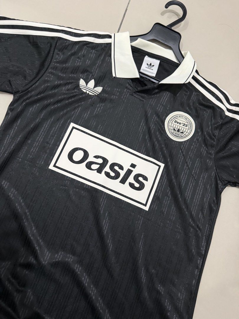 ADIDAS OASIS (Category: Coats, Jackets and Outerwear) located in Johor Bahru. Submitted by hqnnvzm (Listing ID 1452404563, Image 1). Description: BARANG PADU .