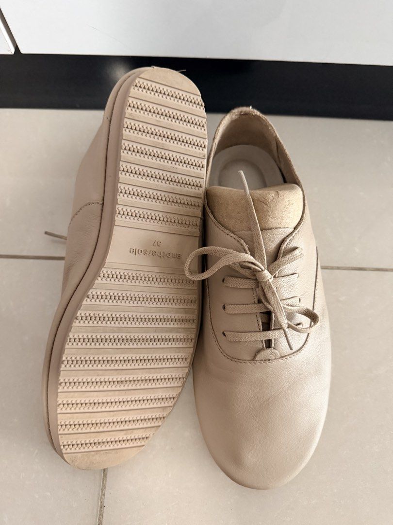 Anothersole (Category: Sneakers) located in Singapore. Submitted by susu_white (Listing ID 1452398684, Image 2). Description: .