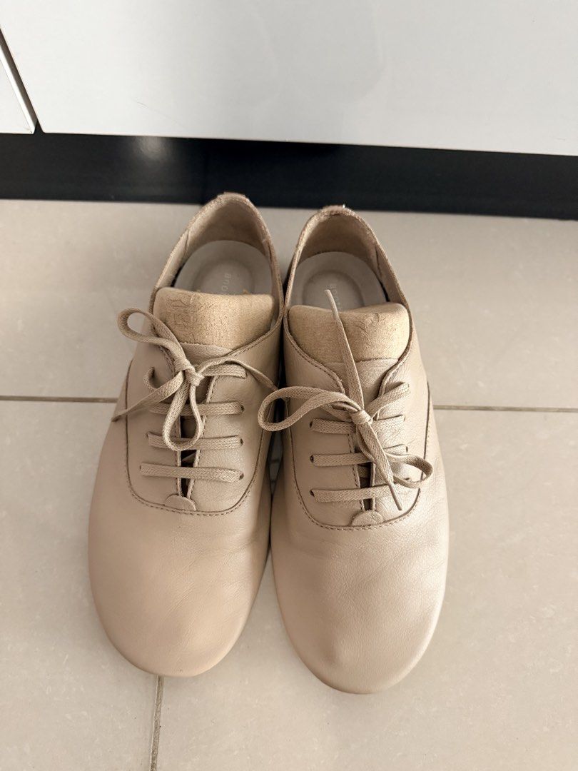Anothersole (Category: Sneakers) located in Singapore. Submitted by susu_white (Listing ID 1452398684, Image 1). Description: .