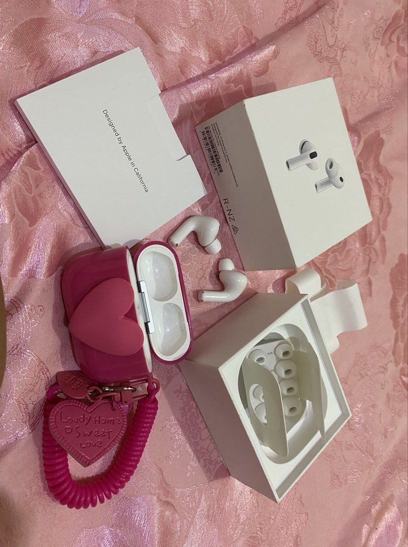 Apple AirPods Pro 3 – Excellent Condition (Category: Earphones) located in Bacolod City. Submitted by valerieena (Listing ID 1452341921, Image 2). Description: Selling my 100% authentic Apple AirPods Pro 3 in excellent condition. Condition: Purchased around May 2026 Apple Limited Warranty until May 1, 2027 Only used around 5 times * No scratches, dents, or issues * Clean and well maintained * Excellent battery and sound quality Inclusions: ✔️ Air