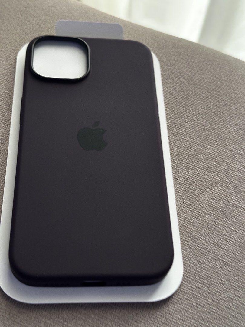 Apple iPhone 14 Silicone Case - Berry ‼️ (Category: Cases & Sleeves) located in Pasig City. Submitted by theclosetclaud (Listing ID 1452369645, Image 2). Description: - Authentic Apple iPhone 14 Silicone Case (Brand New) - Color: Berry - RFS: Wrong item - Features MagSafe compatibility - Soft silicone exterior with a smooth finish - Interior is lined with microfiber for added protection - Purchased from Harvey Norman Singapore.