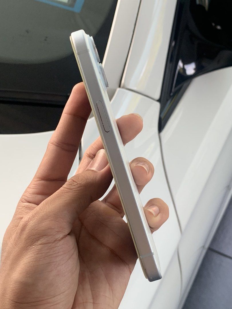 Apple iPhone 15 256GB (Category: iPhone 15 Series) located in Kuala Lumpur. Submitted by bangjad (Listing ID 1452400035, Image 2). Description: iphone 15 256gb Rm 1899 Battery 83% All part original ✅ Face id ✅ True tone ✅ Cod kl ✅ Pm ws o18dua8336tiga5.
