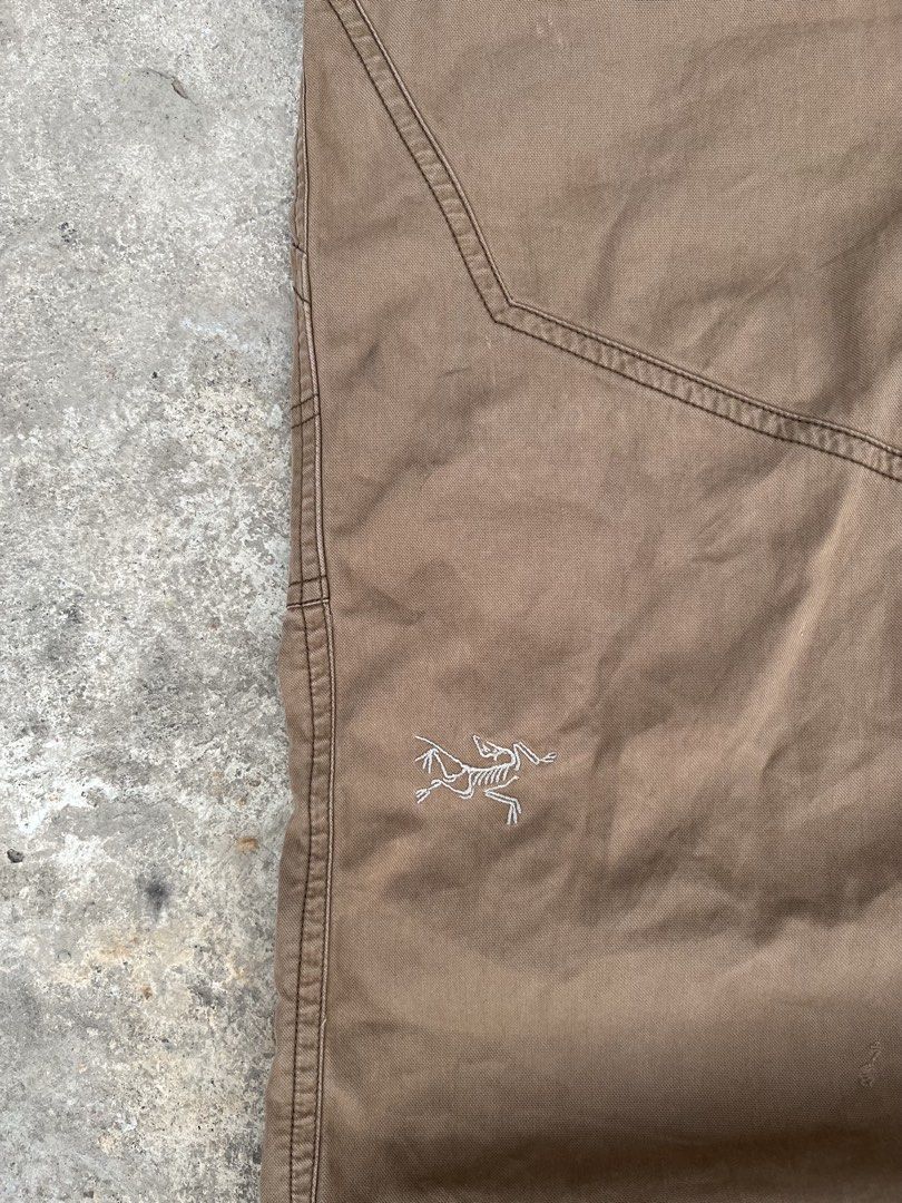 Arc'teryx Cronin Pants (Category: Jeans) located in Gingoog City. Submitted by lokalthriftstop (Listing ID 1452381272, Image 3). Description: Arc'teryx "Cronin" Pants Double knee Tag says: 32 Waist : 34 actual size(17.5) laid flat Inseam:12.5 Lenght: 40 Condition: (8/10) +sf .