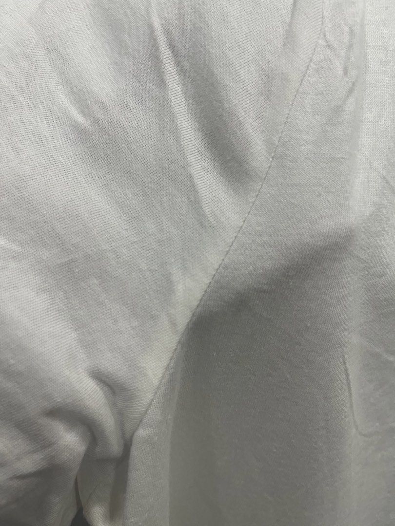 Aroma di Limoni shirt (H&M) (Category: Shirts) located in Manila. Submitted by jmbrl (Listing ID 1452419157, Image 3). Description: Dimension: 21x25 No issue MOP: Gcash/Maribank MOD: J&T Loc: South Cotabato.