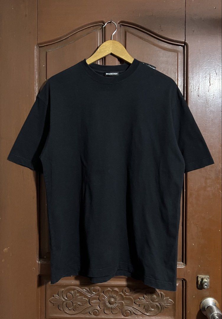 Authentic Balenciaga Black Shirt (Category: Luxury Apparel) located in Manila. Submitted by thriftpoint99 (Listing ID 1452392731, Image 1). Description: 22x28.5 Good as new but has pinhole at last photo .