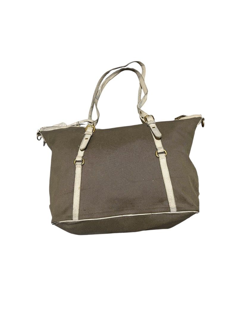 Authentic prada canvas tote bag (Category: Tote Bags) located in Ayer Lanas. Submitted by john11labulabi (Listing ID 1452505672, Image 2). Description: .