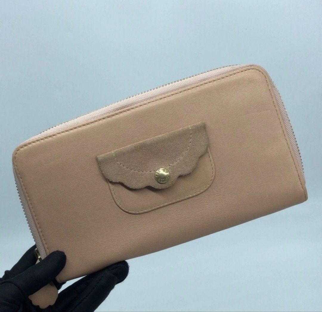 Authentic SEE by CHLOE SLG POLINA WALLET (Category: Luxury Bags & Wallets) located in Las Pinas. Submitted by jc_closet (Listing ID 1452415967, Image 2). Description: 💯 Authentic or Money Back Wallet Only. No inclusion. Color : Nude Pink w/ a warm peach undertone Size : W19 x H10 x D3 cm Clean interior. Minor scratches. Signs of Use. Best for everyday use. Shipping c/o Buyer .