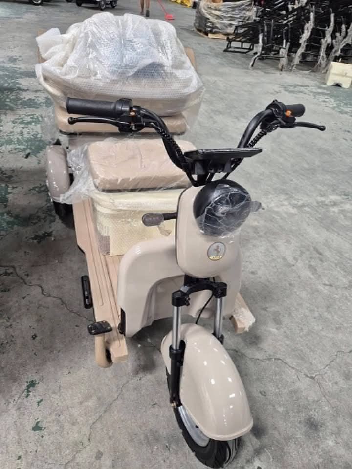 avia c6 3wheels (Category: Bicycles) located in Manila. Submitted by minidivisoria (Listing ID 1452367915, Image 3). Description: 📌 NEW AVIA C6 3WHEELS 📌 PRICE ₱35,500📌📌📌 ☑️SPECIFICATIONS 📌 STAINLESS FRAME ➡️MOTOR :1500WATTS ➡️ A+BATTERY ORIGINAL ➡️48 VOLTS 20AHMP ➡️DRUM BREAK ➡️DIGITAL PANEL GUAGE ➡️W/ANTI THEFT ALARM ➡️W/KEYS AND REMOTE ➡️W/SPEED SELECTOR ➡️W/ACCELERATOR ➡️W/FOOT BREAK ➡️W/SIGNAL LIGHT ☑️INCLUSION ➡️TRAPAL ➡️SIDE MIRROR ➡