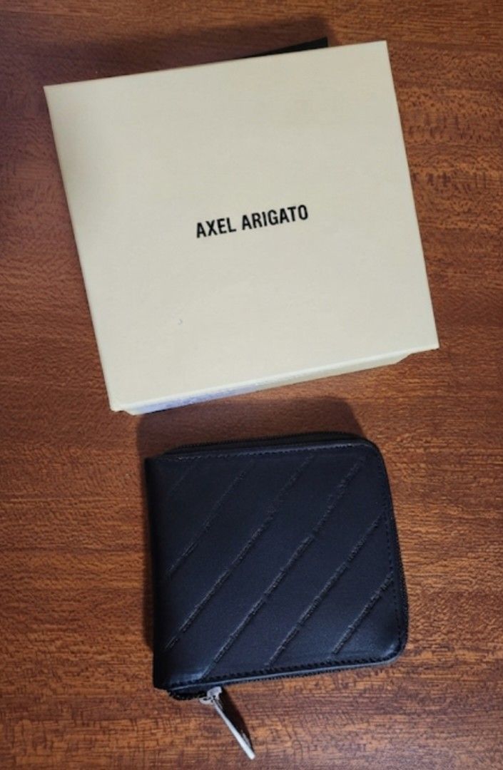 AXEL ARIGATO WEBSITE EMBOSSED ZIP LEATHER WALLET, BLACK (Category: Wallets & Card Holders) located in Quezon City. Submitted by stuffiesetc (Listing ID 1445029052, Image 1). Description: AXEL ARIGATO WEBSITE EMBOSSED ZIP LEATHER WALLET, BLACK Guaranteed authentic. brand new in box. just came in from the u.s. DESCRIPTION Cementing its status with luxury Italian leather, Axẹl Arịgato deliver this wallet in a compact calfskin shell. Wrapped in black