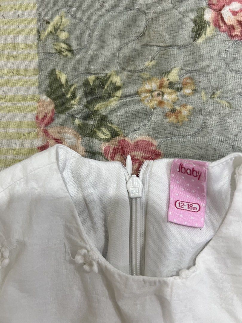 Baju Kurung putih baby (Category: Babies & Kids Fashion) located in Ayer Keroh. Submitted by inn.1103 (Listing ID 1452501235, Image 3). Description: Baju Kurung Baby Comel warna Putih 12-18 Months Kain cotton.