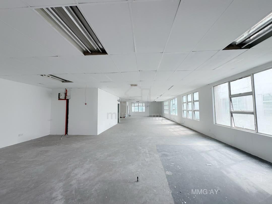 Bandar Bukit Raja Second Floor End Lot Unit For Rent 32x80 brand new (Category: Property Rentals) located in Klang. Submitted by jasonliaw2121 (Listing ID 1451878921, Image 1). Description: Bandar Bukit Raja @ Second Floor End Lot Unit For Rent ✅ - 2nd Floor End Lot - ⁠Ample Parking - ⁠32 x 80 - ⁠Brand New - ⁠Rental Price - RM2,700✅ 👇🏻https://www.mudah.my/jasonliaw0162311385 📲0162311385 📌 WhatsApp⤵ http://jasonliawproperty.wasap.my The Roof R