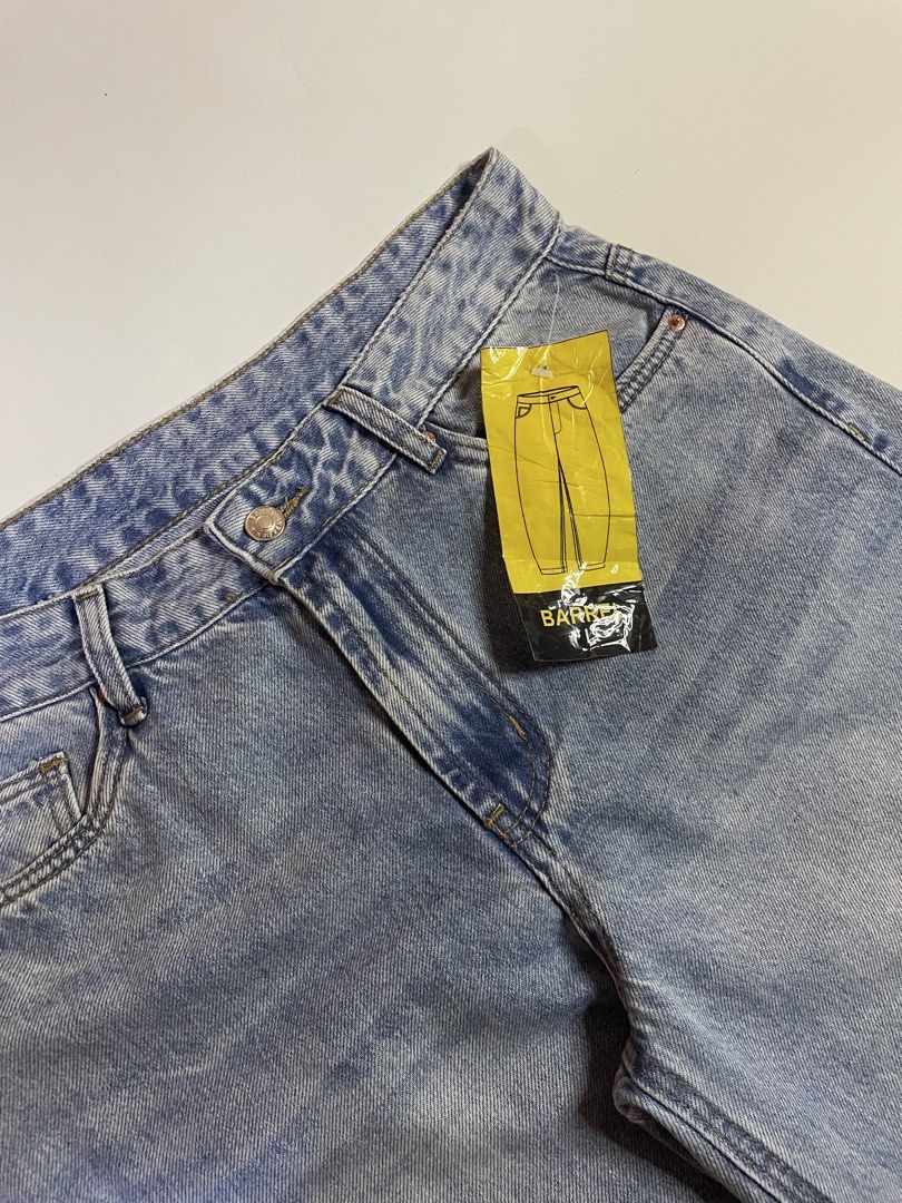 Barrel Fit Light Wash Denim Jeans (Category: Jeans) located in Pagadian. Submitted by hsorudy (Listing ID 1452500219, Image 2). Description: - Brand new light wash barrel fit jeans - Classic denim style with a relaxed silhouette - Features button and zip closure - Includes two front and two back pockets - Perfect staple piece for any wardrobe.