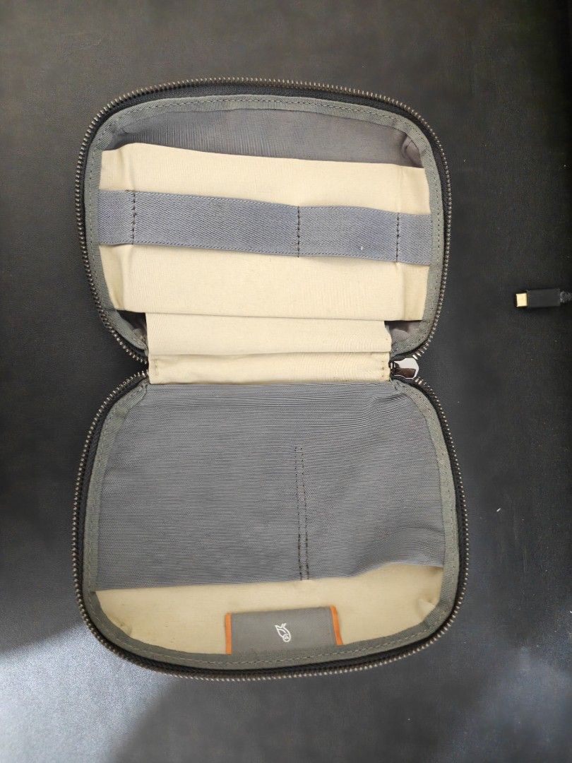 Bellroy Compact Tech (Category: Laptop Bags & Sleeves) located in Paranaque City. Submitted by homarkm (Listing ID 1452380174, Image 2). Description: - Bellroy Compact Tech - Internal elastic straps and pockets for organization - Secure zipper closure - Ideal for travel or daily use - Keeps cables, chargers, and small items tidy -Meet up BF Homes Parañaque -Courier at buyer's expense .