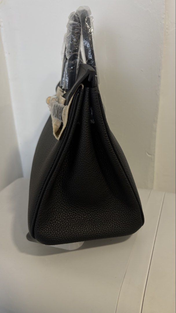 BIRKIN 25 (Category: Bags & Wallets) located in Kuala Lumpur. Submitted by misstrendy (Listing ID 1452386748, Image 2). Description: - Brand: Hermes - Model: Birkin 25 - Color: Black - Material: Pebbled Leather - Hardware: Gold - Condition: Excellent (as pictured) - Size: 25cm - Meetup Location: Ampang Point Shopping Centre, Selangor.