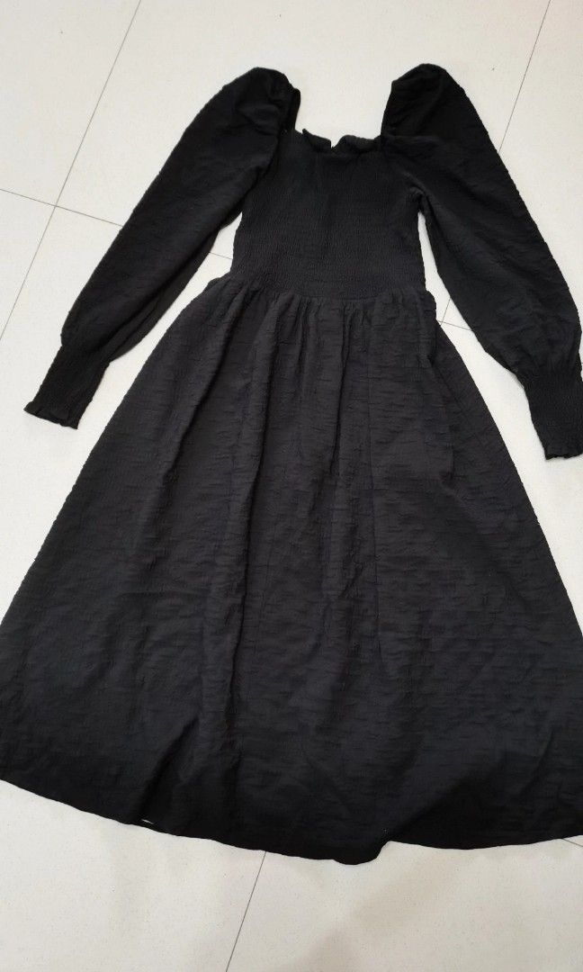 Black textured hq puff dress (Category: Dresses) located in Batangas. Submitted by micaelaul (Listing ID 1452321757, Image 2). Description: Smocked yung bust part up to waist, this fits small-large.