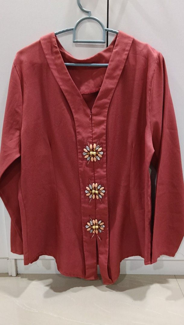Blouse (Category: Blouses) located in Bandar Hilir. Submitted by alisasyahirah (Listing ID 1452442421, Image 3). Description: Blouse pakai harian, ada yang pakai sekali dua saja. sehelai rm10, kalau ambil 5 helai ke atas rm9 sehelai. postage rm8. .