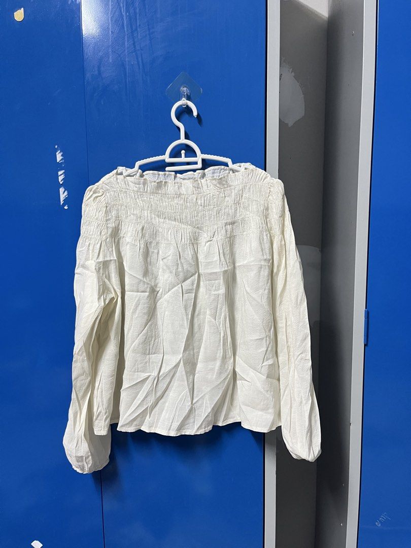 Blouse putih cream (Category: Blouses) located in Batu Pahat. Submitted by userpreloved20 (Listing ID 1452490955, Image 1). Description: pit labuh chat saya.