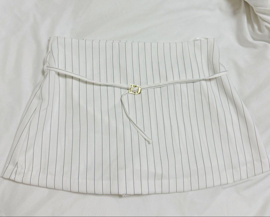 BM SUIT stripes skort with belt (Category: Skirts) located in Quezon City. Submitted by beabeys (Listing ID 1452417982, Image 1). Description: - worn once - skirt with shorts inside - Comes with a matching thin belt - Adjustable belt with gold buckle - Flattering A-line cut - large size My waistline is 30.