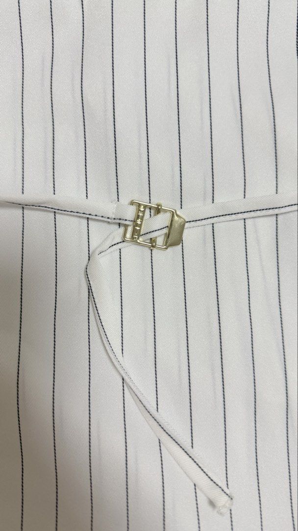 BM SUIT stripes skort with belt (Category: Skirts) located in Quezon City. Submitted by beabeys (Listing ID 1452417982, Image 2). Description: - worn once - skirt with shorts inside - Comes with a matching thin belt - Adjustable belt with gold buckle - Flattering A-line cut - large size My waistline is 30.