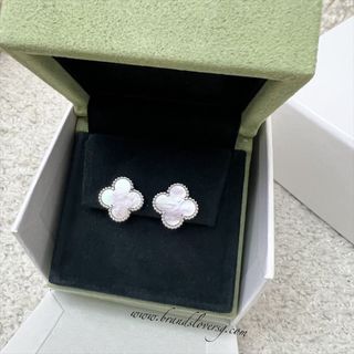 (Category: ) located in . Submitted by brands_lover (Listing ID 1452327921, Image 1). Description: .