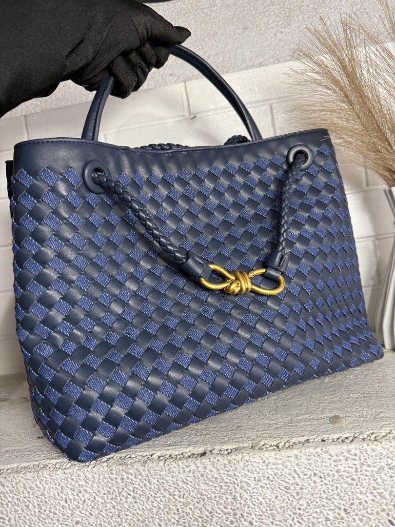 Bottega Veneta Andiamo (Category: Shoulder Bags) located in Baguio. Submitted by danielg2 (Listing ID 1452507242, Image 2). Description: With dustbag Excellent condition.