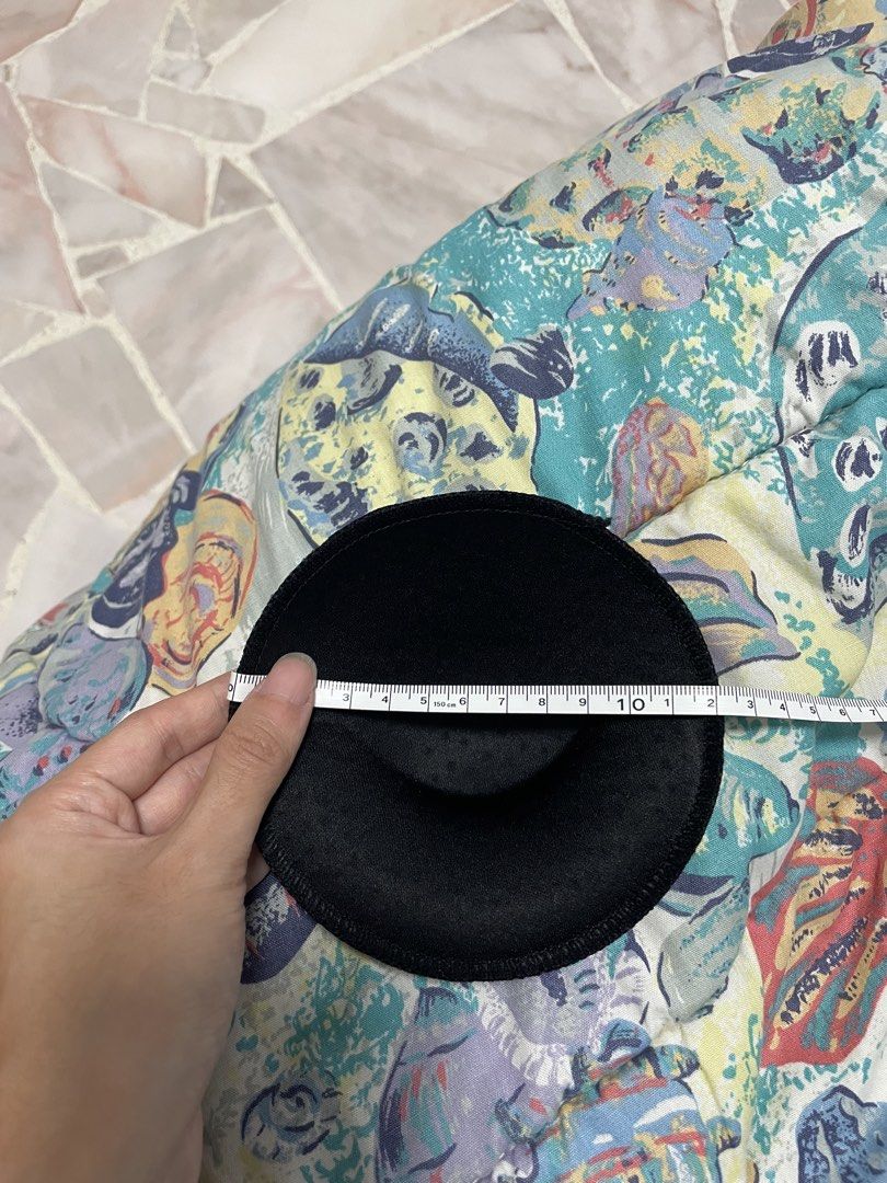 Bra Padding Inserts (Category: New Undergarments & Loungewear) located in Singapore. Submitted by peachyyelephantt (Listing ID 1452365624, Image 3). Description: 2cm Thick 11.5-12cm Diameter Nude & Black available 1 set for $3, both for $5 .