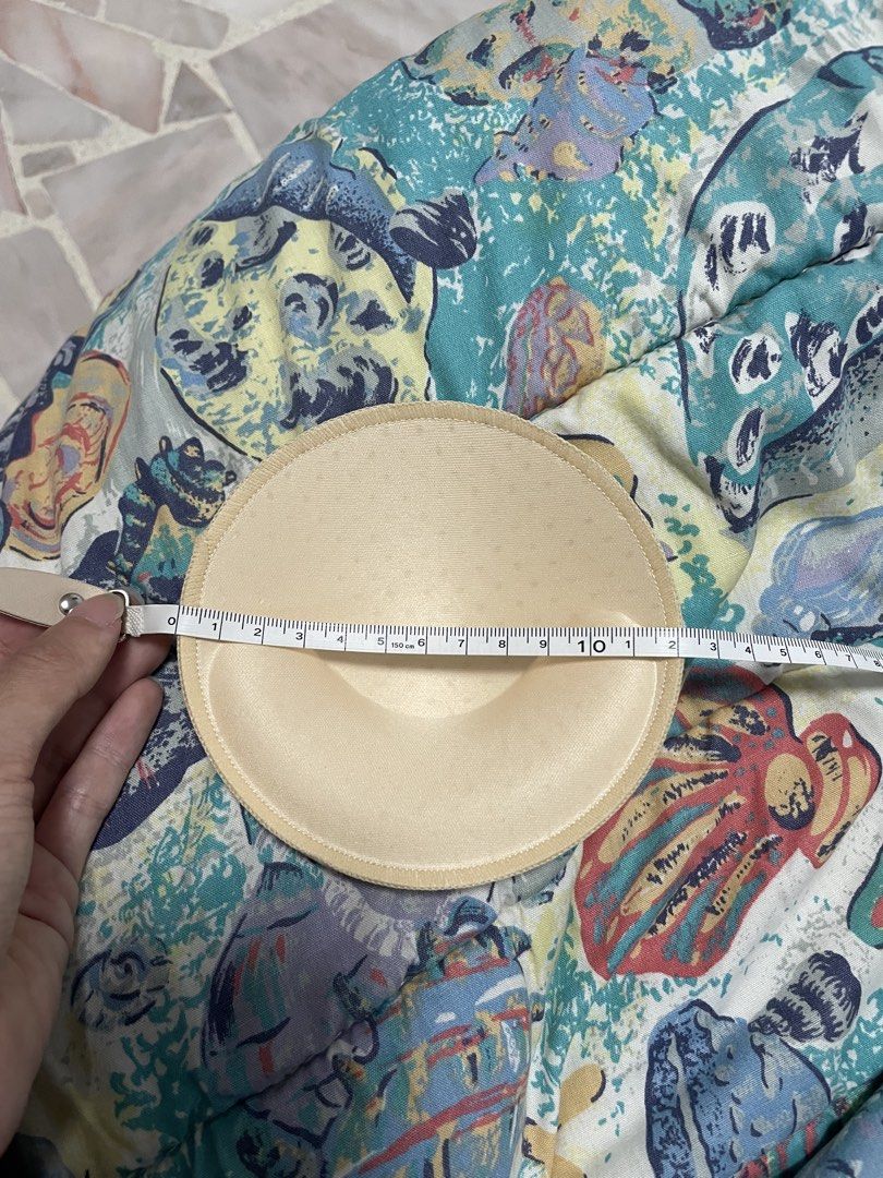 Bra Padding Inserts (Category: New Undergarments & Loungewear) located in Singapore. Submitted by peachyyelephantt (Listing ID 1452365624, Image 2). Description: 2cm Thick 11.5-12cm Diameter Nude & Black available 1 set for $3, both for $5 .