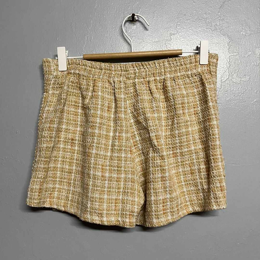 Candy Knitted Palda-Short (Category: Skirts) located in Manila. Submitted by yyyyyyves (Listing ID 1452408361, Image 2). Description: Candy Knitted Palda-Short Fits M-L W-29 to 33 L- 12 Good condition, need wash.