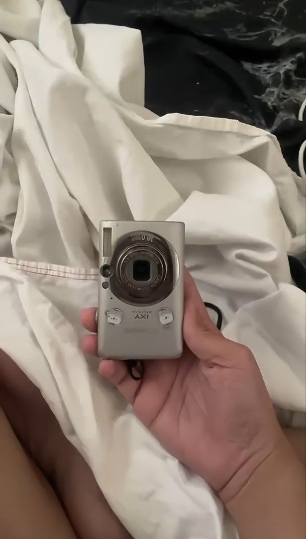 Canon Ixy 110 IS (Category: Cameras) located in Cebu City. Submitted by fastcat.f91430 (Listing ID 1452353118, Image 1). Description: IF YOU WANT DARK AESTHETIC VIBE, BILHIN NYO NA TO‼️ personal use ko po ito. ✅lightly used ✅free battery ✅free charger ✅ sure buyer can negotiate rfs: mag uupgrade na ako. loc: cebu note: payment first po and also, buyer will shoulder shipping fee☺️ .