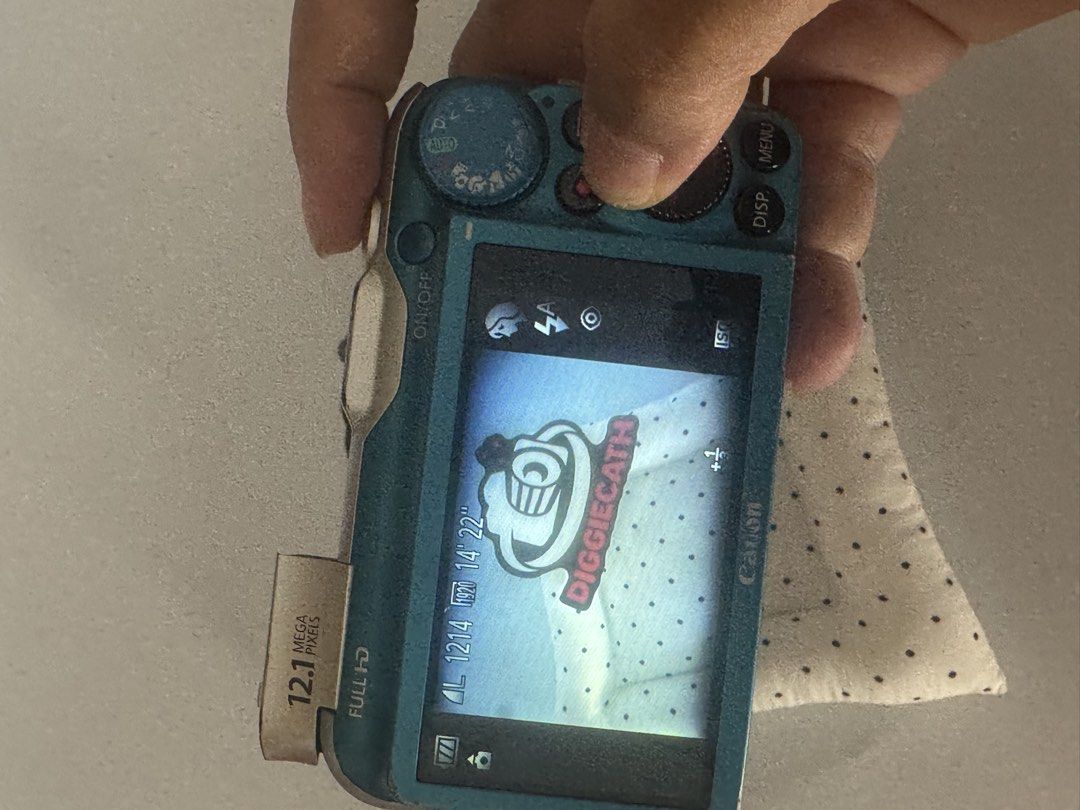 Canon Powershot SX230 HS Blue (Category: Cameras) located in Mandaluyong City. Submitted by diggiecath (Listing ID 1452400326, Image 3). Description: CANON POWERSHOT SX230 IS (TIKTOK FAVE) Sensor: 14.1 effective megapixels (1/2.3-inch type CCD)Processor: DIGIC 4Lens: 14x optical zoom, 28–392mm (35mm equivalent), f/3.1–f/5.9Image Stabilization: Lens-shift type (Optical)Display: 3.0-inch TFT color LCD with approx. 230,000 do issue: no lens cover an