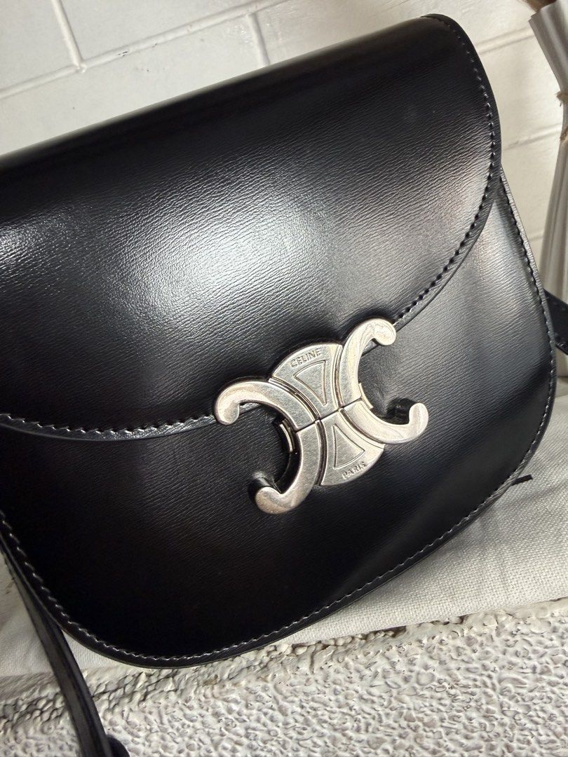 Celine Besace Triomphe (Category: Cross-body Bags) located in Baguio. Submitted by danielg2 (Listing ID 1452507564, Image 2). Description: With dustbag Silver hardware.