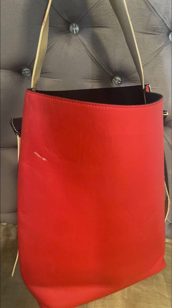 Celine Twisted Bucket Bag Leather Pink Red (Category: Luxury Bags & Wallets) located in Roxas City. Submitted by lynngreyartillero (Listing ID 1452353667, Image 3). Description: - Genuine leather Celine bucket bag - Reversible design: vibrant pink on one side, bold red on the other - Stylish straps featuring a mix of black and tan - Minor scuffs visible on the red side, adding character - Your ideal everyday companion for style and practicality.