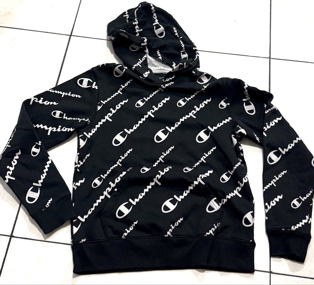 Champion kids hoodie original (Kategori: 8 hingga 12 tahun) berada di Jakarta Barat. Dikirim oleh je_preloved (ID iklan 1452468463, Gambar 1). Deskripsi: Champio hoodie for kids. Original. Kondisi bersih dan baik. Jakbar. Jika ingin pakai jasa marketplace extra 10% karena ada fee admin. .