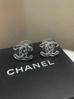 (Category: ) located in . Submitted by lovelotsluxury (Listing ID 1452381807, Image 1). Description: .