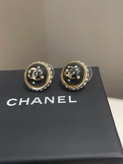 (Category: ) located in . Submitted by lovelotsluxury (Listing ID 1452381415, Image 1). Description: .