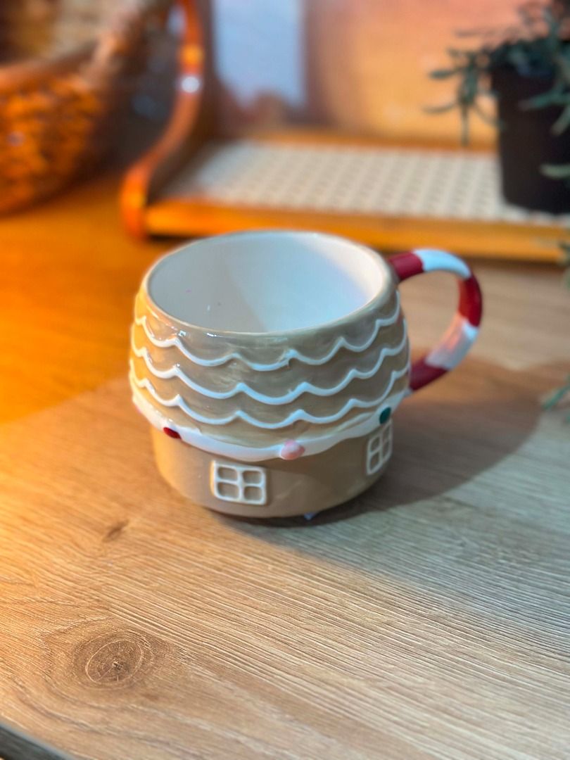 Christmas Gingerbread house Ceramic Mug (Category: Coffee & Tea Tableware) located in Baguio. Submitted by Rerun2600 (Listing ID 1452400908, Image 1). Description: Mall Pullout Ceramics Location: Baguio City Courier: J&T.